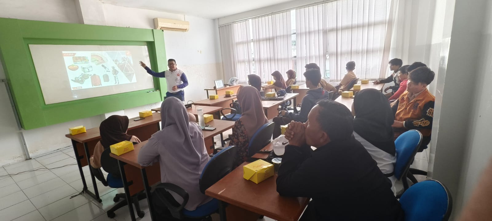 Sinsen Ajak Pelajar SMA Jambi Berkendara dengan Aman