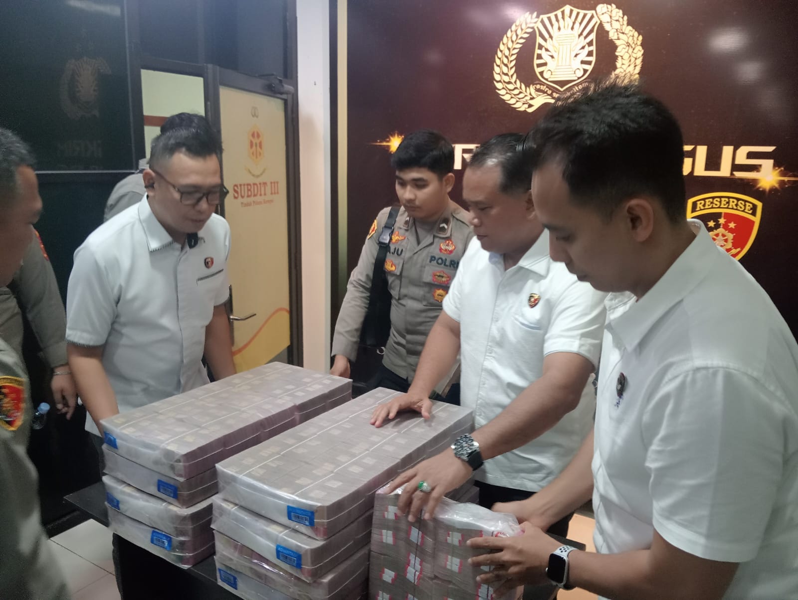 Polda Jambi Serahkan 4 Tersangka Kasus Korupsi DAK ke Kejaksaan,Sita Uang Rp8,4 Miliar dan Empat Bidang Tanah