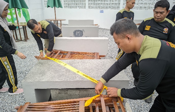 Resto Mie Gacoan di Kota Jambi Langgar Izin, Meja Kursinya Disegel Satpol PP