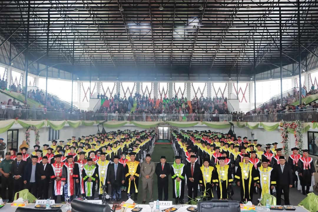 Bupati Tanjab Barat Hadiri Wisuda Angkatan XX Institut Agama Islam (IAI) An Nadwah Kuala Tungkal