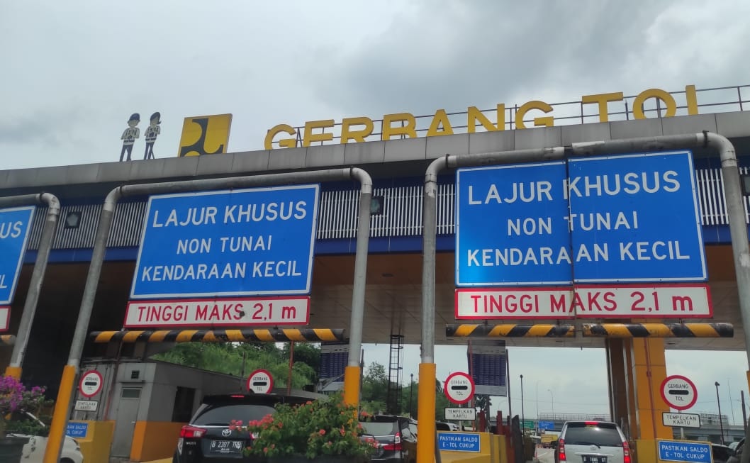 Sudah di Gardu Tetiba Saldo e-Toll Habis, Jangan Panik Apalagi Sibuk Noleh-noleh ke Belakang, Lakukan saja ini