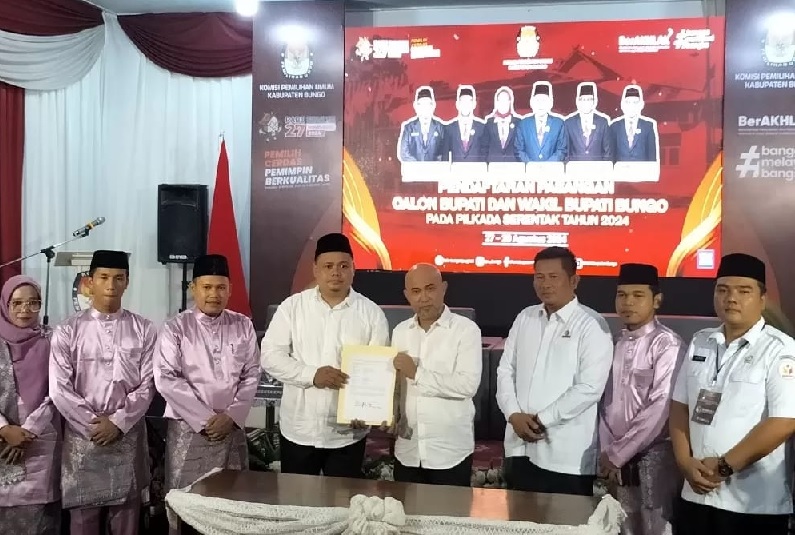 Usai Deklarasi, Pasangan Dedy - Dayat Daftar ke KPU Bungo