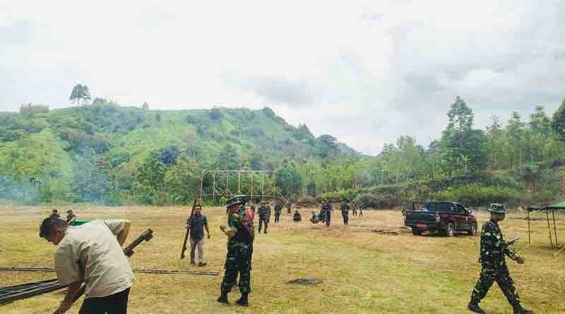 Kompak Personel Kodim 0417 Kerinci Bersihkan Lokasi Pembukaan TMMD ke-126 