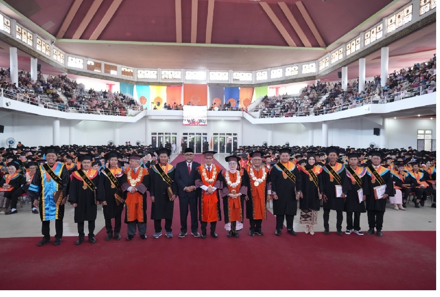 UNJA Wisuda 2.145 Lulusan, Tantangan Dunia Kerja Makin Kompetitif