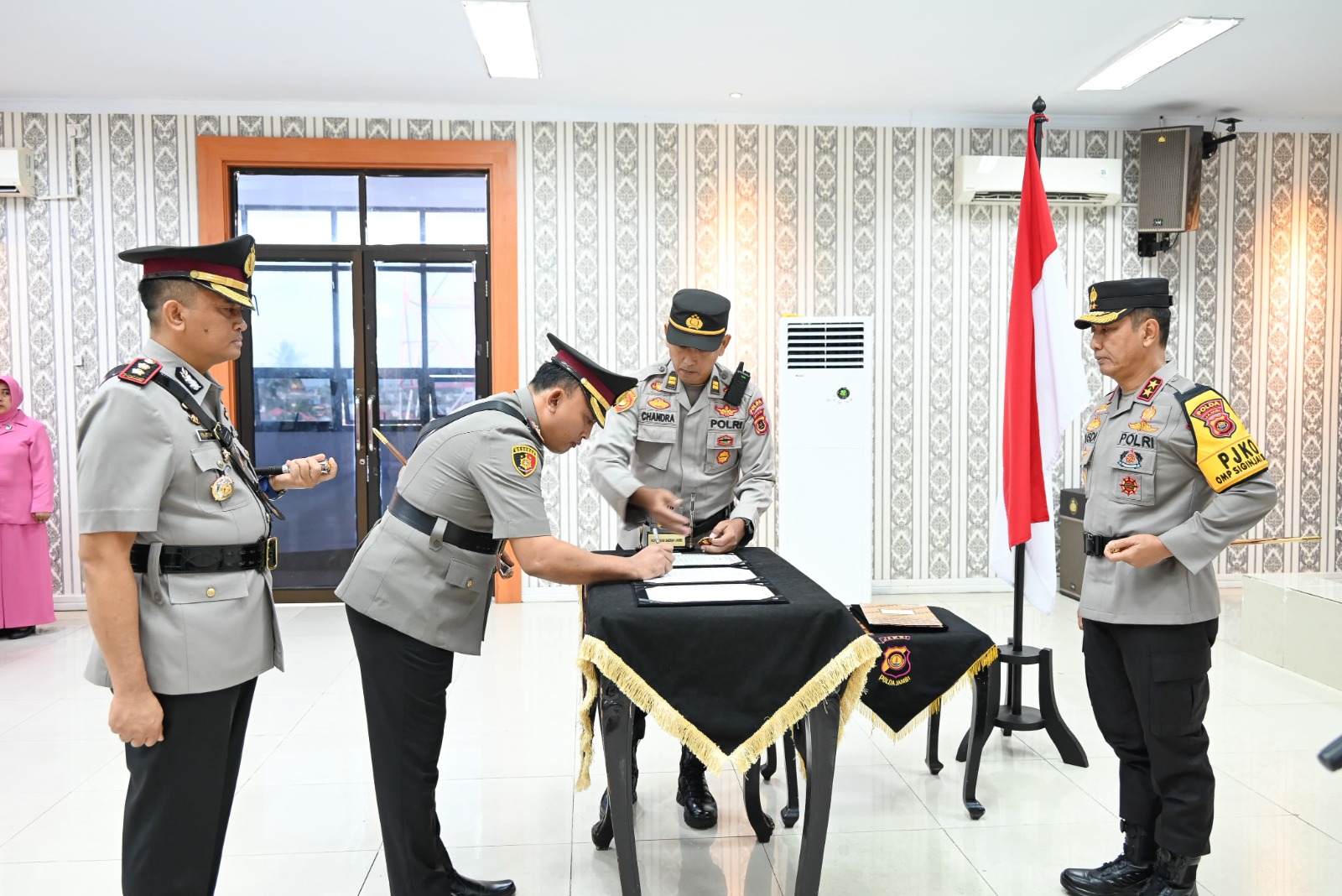 Kapolda Jambi Pimpin Sertijab Kapolres Tanjabtim dan Muaro Jambi