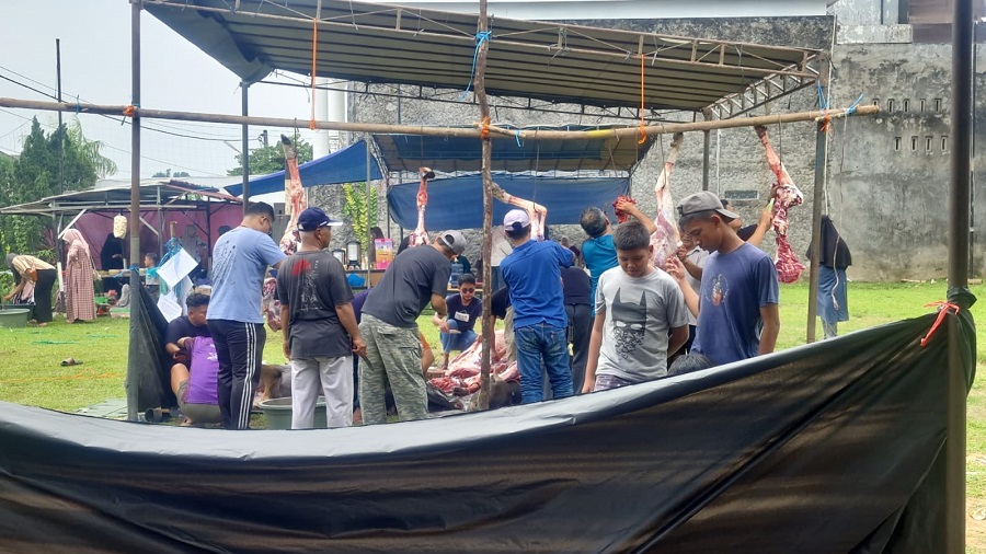 Idul Adha 1447 H, Villa Gading Mayang Potong 8 Sapi dan 1 Kambing