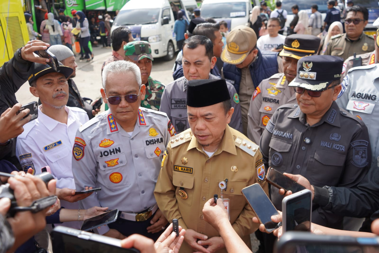 Gubernur Al Haris Lepas 198 Mudik Gratis untuk Warga Jambi dan Mahasiswa di Perantauan