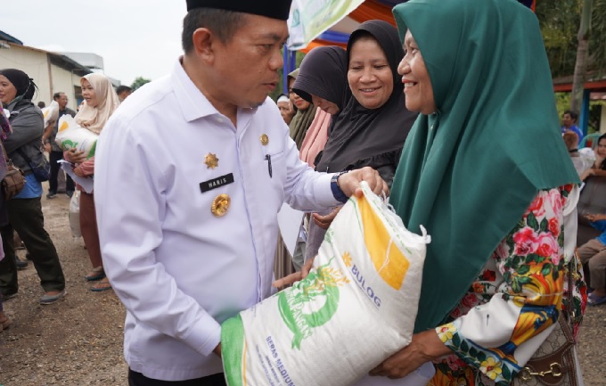 Provinsi Jambi Salurkan Bantuan Pangan dari Pemerintah Pusat, Gubernur Al Haris : Ini Membantu Masyarakat