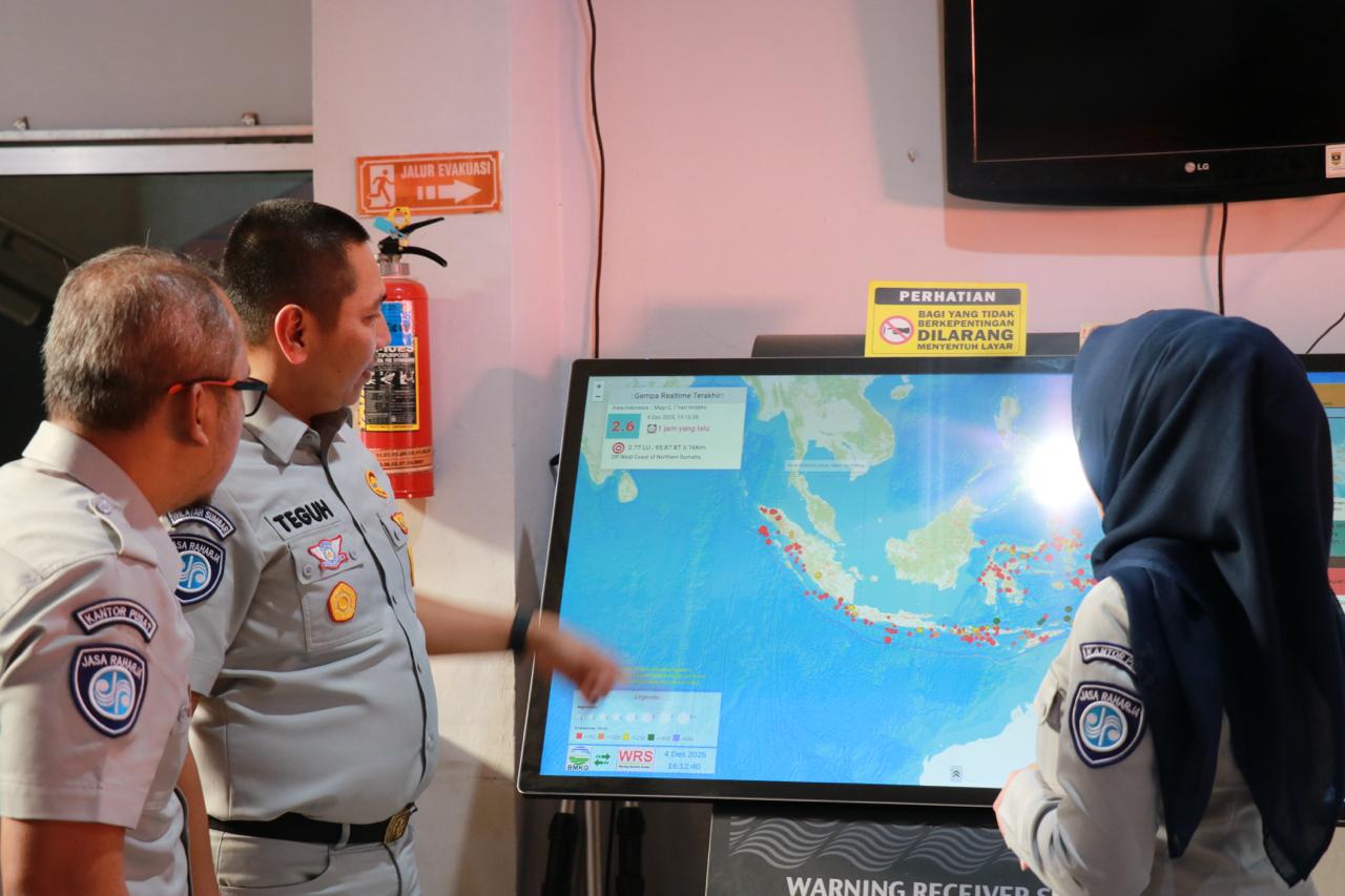 Jasa Raharja Serahkan Bantuan di Lubuk Minturun, Sumatra Barat, Pascabencana Banjir Bandang dan Tanah Longsor