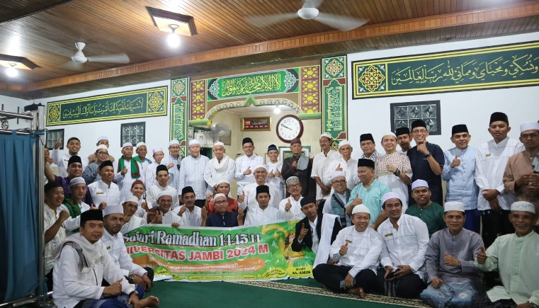 Safari Ramadan Bersama Masyarakat Seberang, UNJA Siap Dorong Visi Agamis, Maju, dan Berbudaya