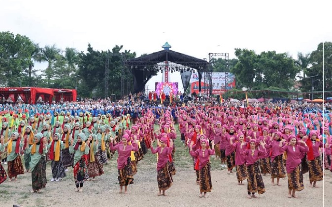 Tari Massal 1000 Peserta Semarakkan Sungai Penuh Kenduhai & Expo