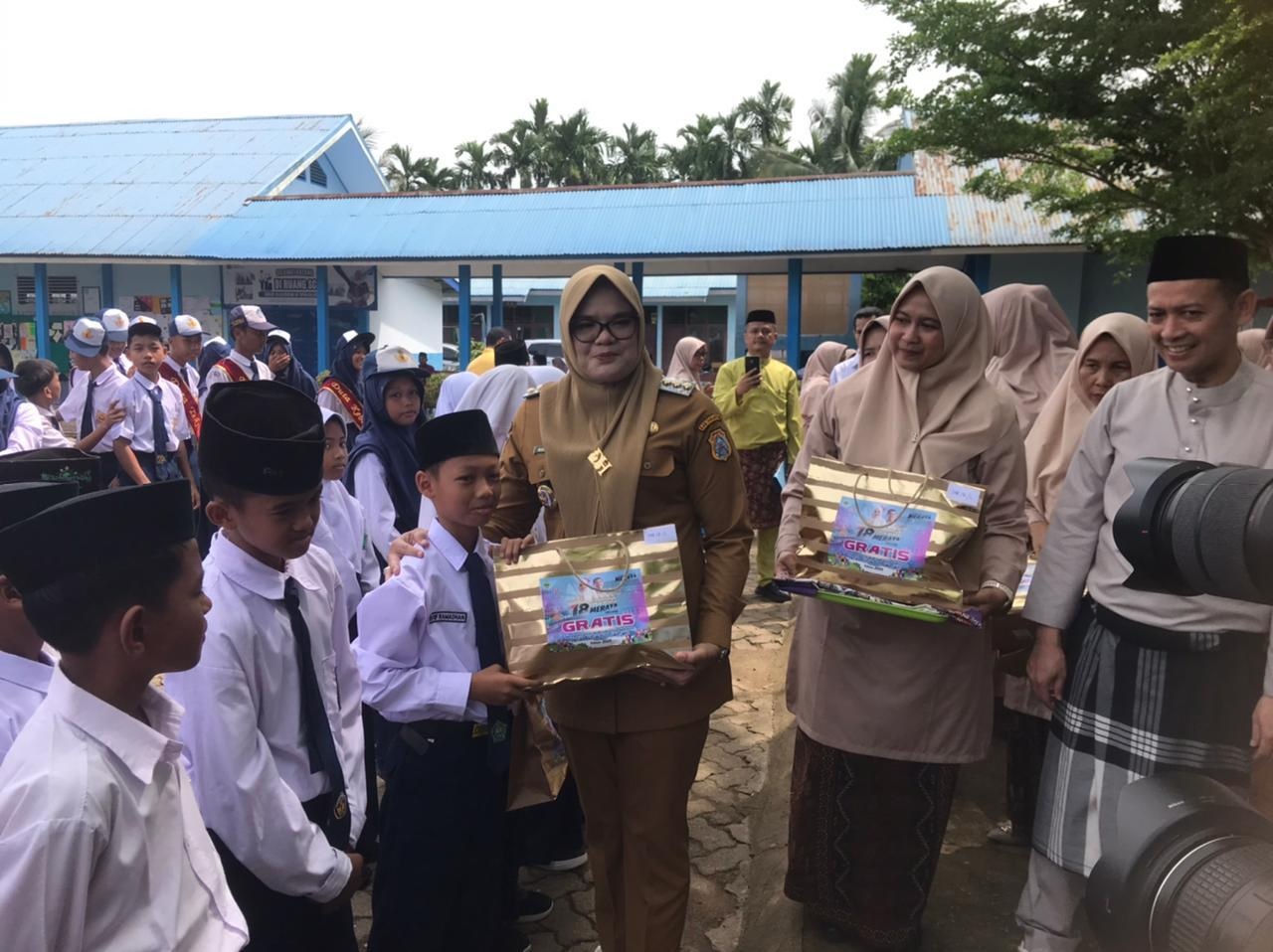 Pemkab Tanjabtim Luncurkan Program Seragam Sekolah Gratis