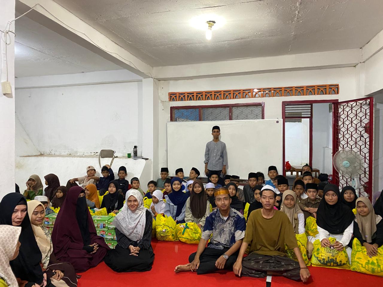 Rumah Quran Mehrunnisah Gelar Buka Bersama dan Bagi Sembako