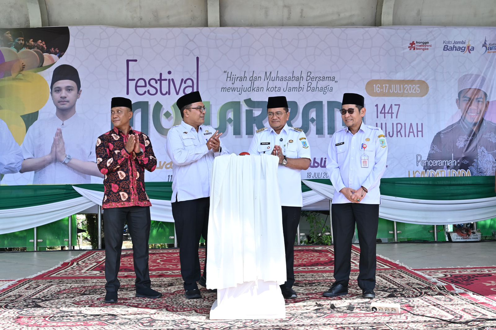 Sholawat Bergema di Balai Kota, Wali Kota Maulana Resmikan Lomba Islami Festival Muharram Kota Jambi