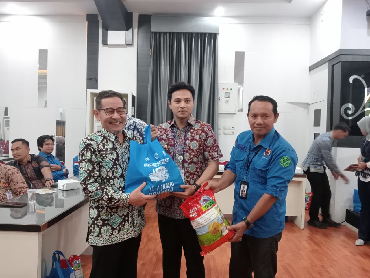 Ambil Bulan Ini Bayar Bulan Depan, Wawako Jambi Launching Program “Sembako Bahagia”