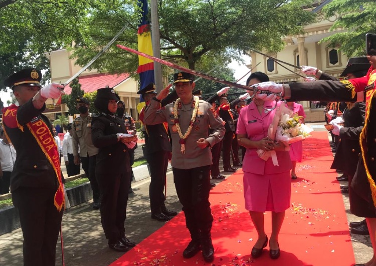 Irjen Pol Rusdi Hartono Tiba di Jambi Bersama Irjen Pol Albertus Rachmad Wibowo 