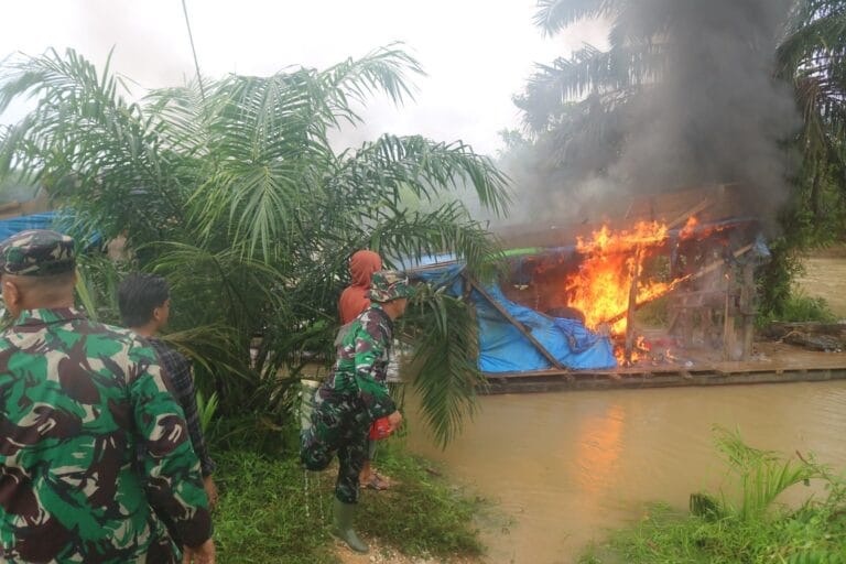 Tim Gabungan Bakar Rakit PETI Sekitar Bandara Muara Bungo