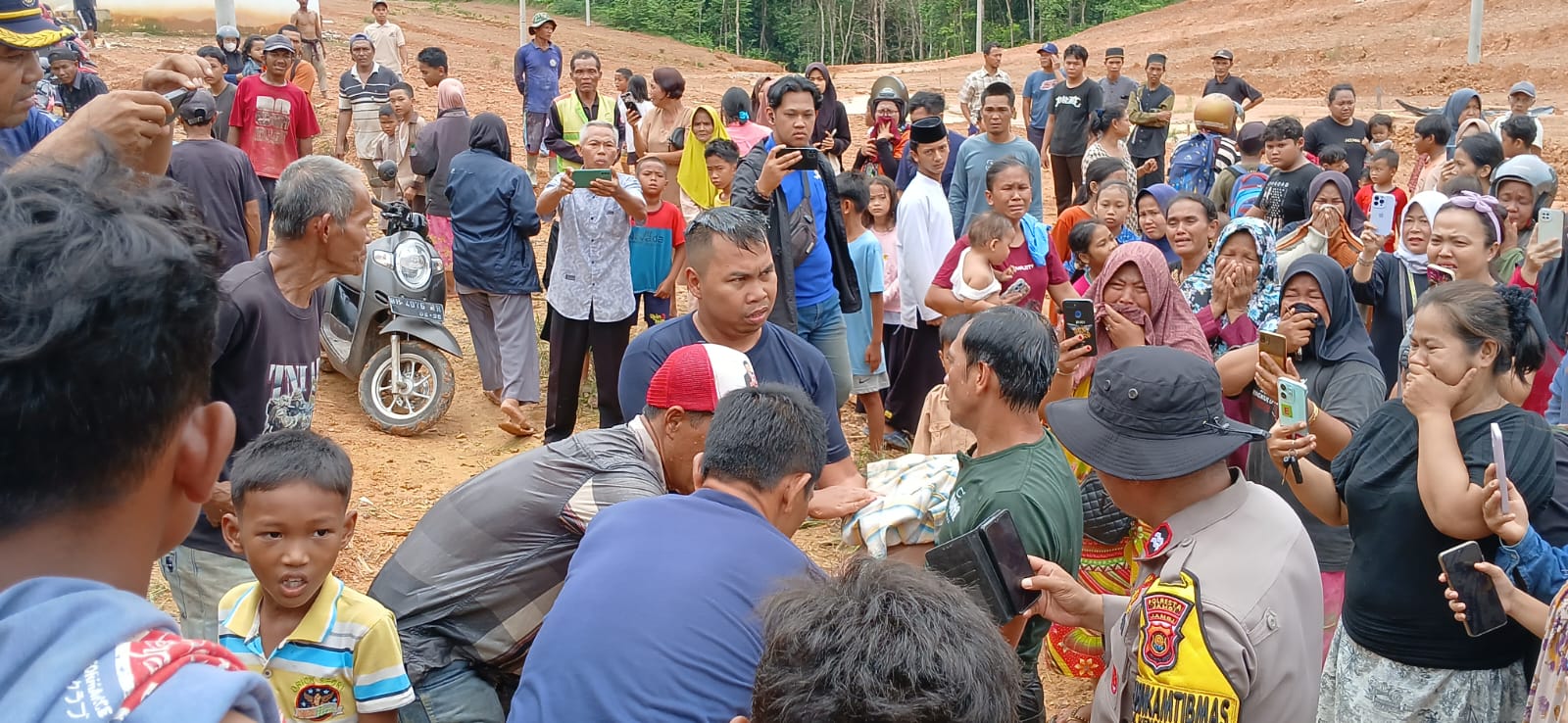 Tim Damkartan Dikerahkan Lakukan Pencarian, Bocah Hilang di Kenali Besar Kota Jambi Ditemukan Tak Bernyawa 