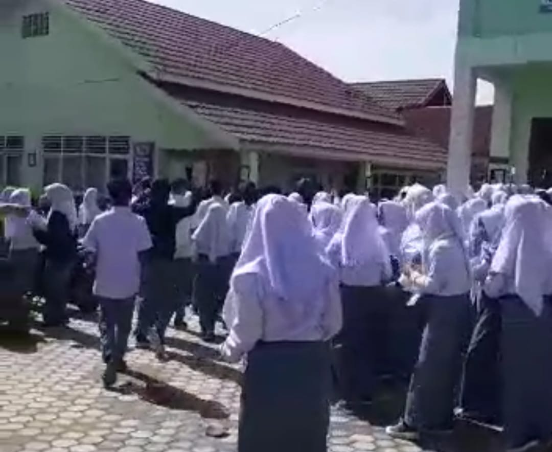 Ada Pungli di Sekolah Rp 50 Ribu, Ratusan Pelajar Demo di SMAN Sungai Penuh