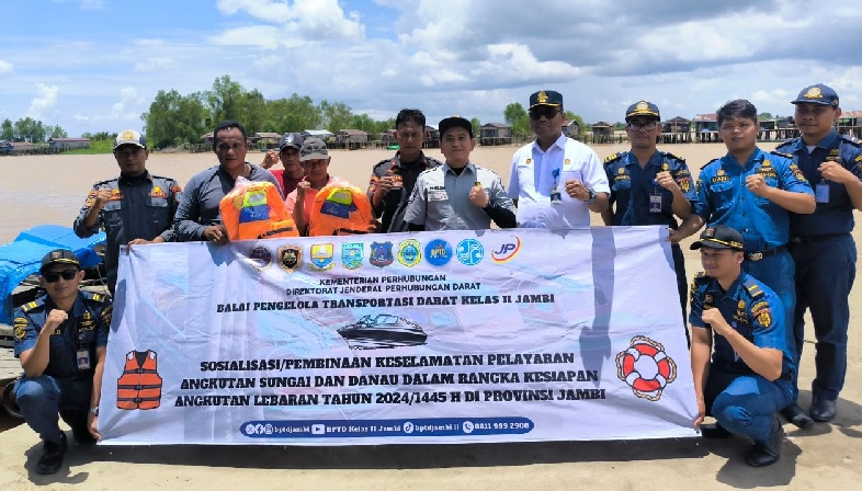 Jasa Raharja-BPTD Kelas II Jambi Sosialisasi Keselamatan Pelayaran Sungai-Danau di Dermaga Pos Nipah Panjang