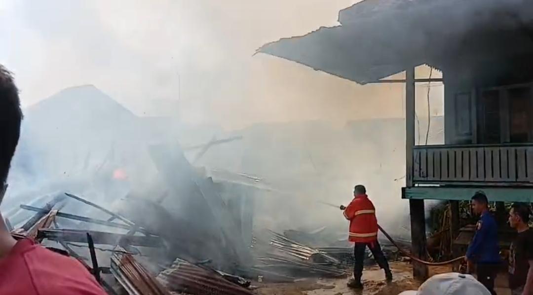 Kebakaran di Kumpeh Ulu, Satu Unit Rumah Warga Hangus Dilalap Api 