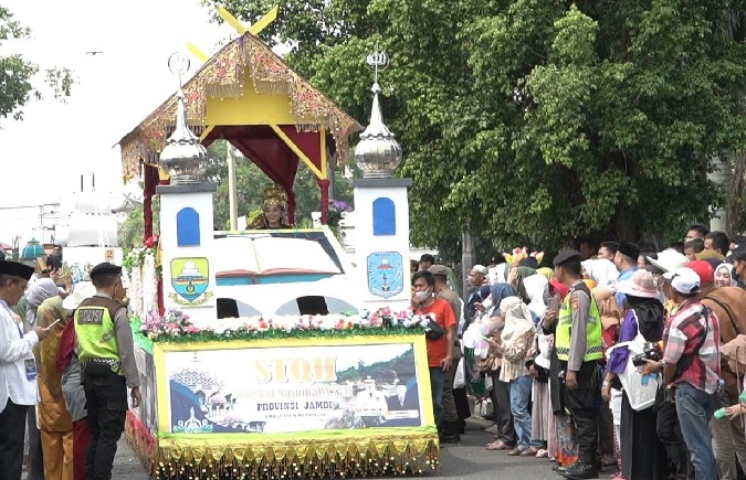 Mobil Hias Merangin Tampil Memukau, Pada Pawai Ta’aruf STQH XXVII Tingkat Nasional