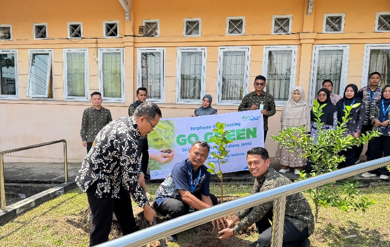 Peringati Hari Lingkungan Hidup Sedunia 2025, BPJS Ketenagakerjaan Gelar Aksi Go Green di SLB Jambi