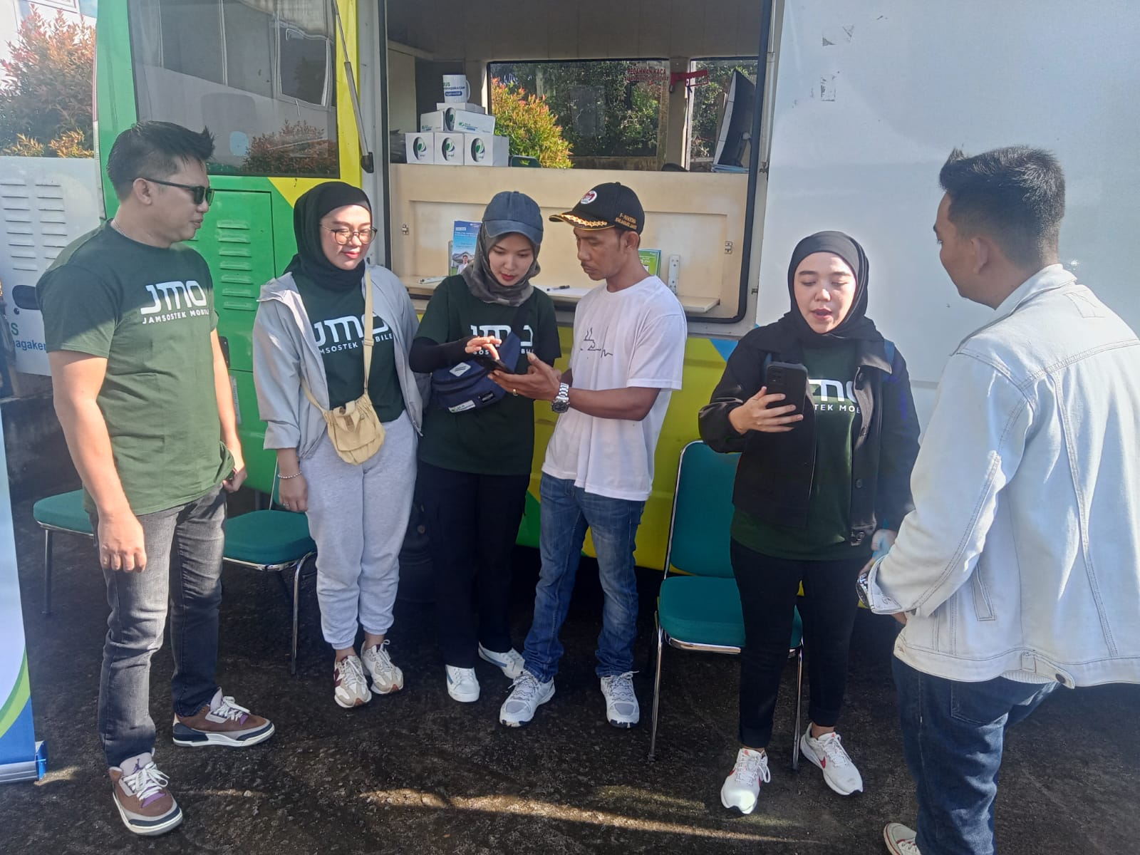 Semarak May Day dengan Layanan Langsung dan Senam Sehat Bersama Pekerja