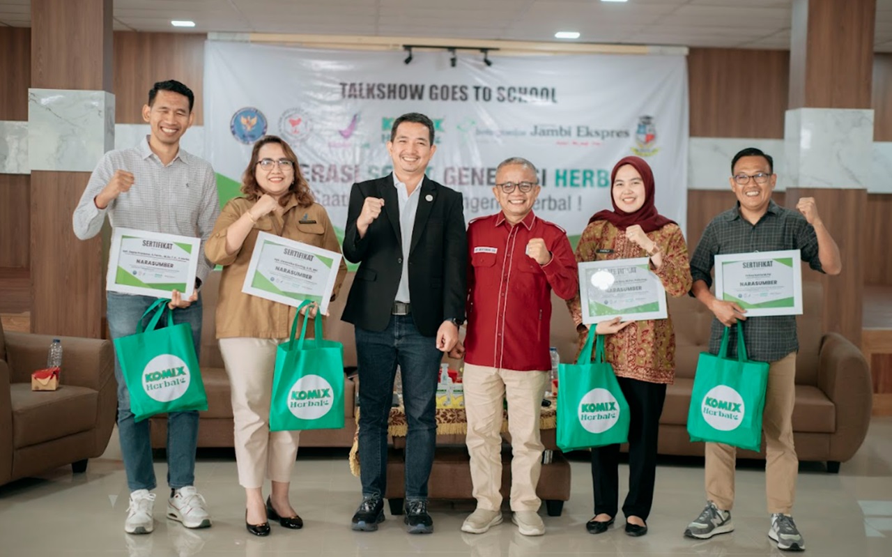 Kick Off di Kota Jambi, Komix Herbal dan IAI Gelar Talkshow Goes to School di 25 Kota di Indonesia