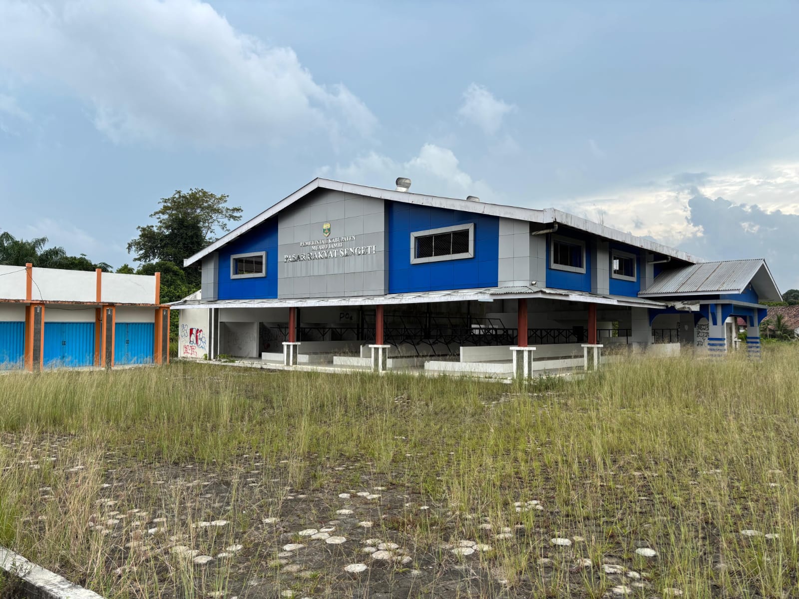 Pasar Rakyat Sengeti Terbengkalai