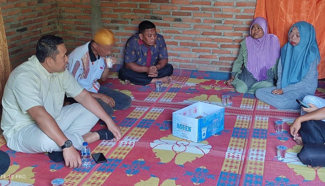 Bupati H M Syukur Jenguk Warga Terserang Tumor