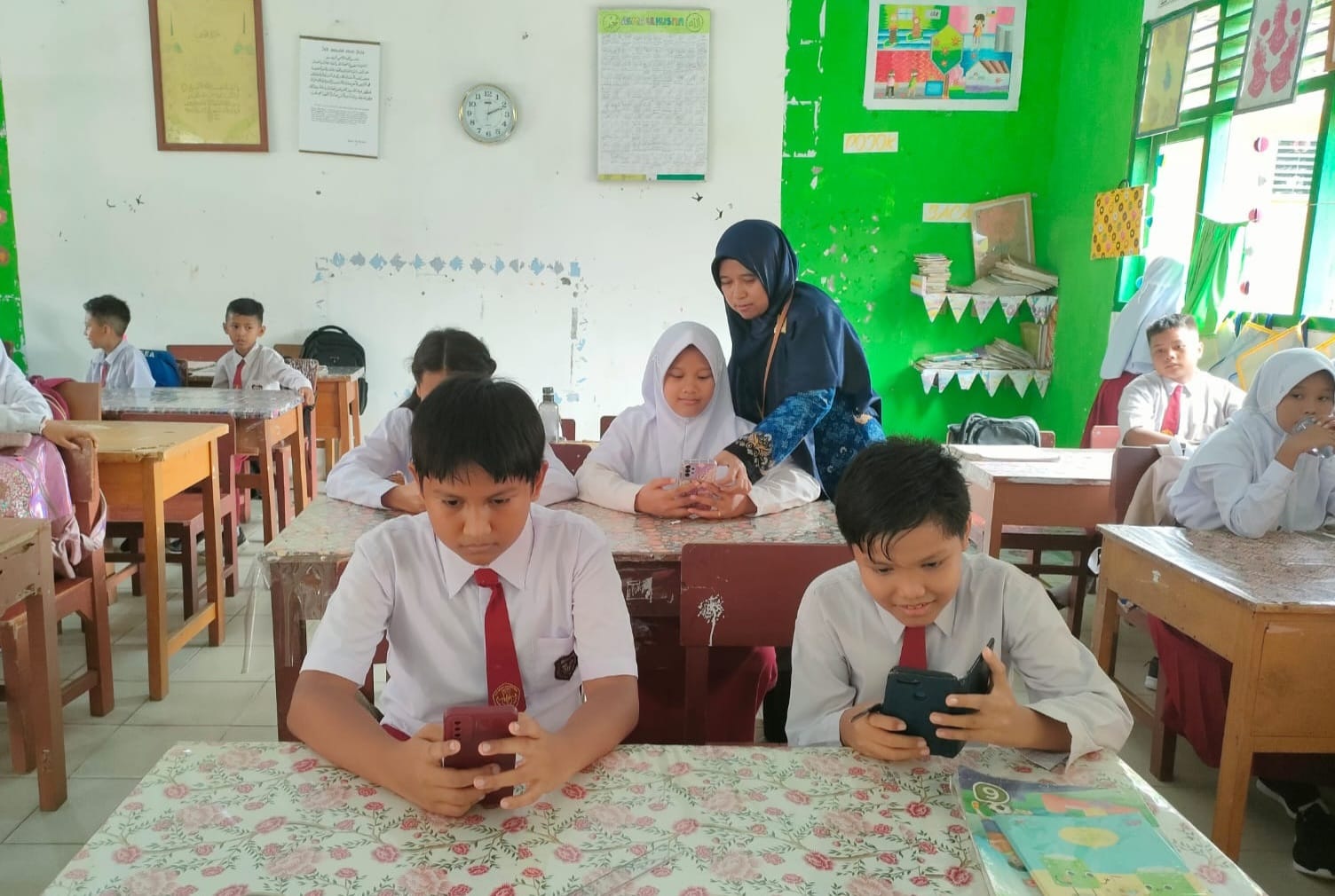 Smartphone di Tangan Anak Usia Sekolah Dasar