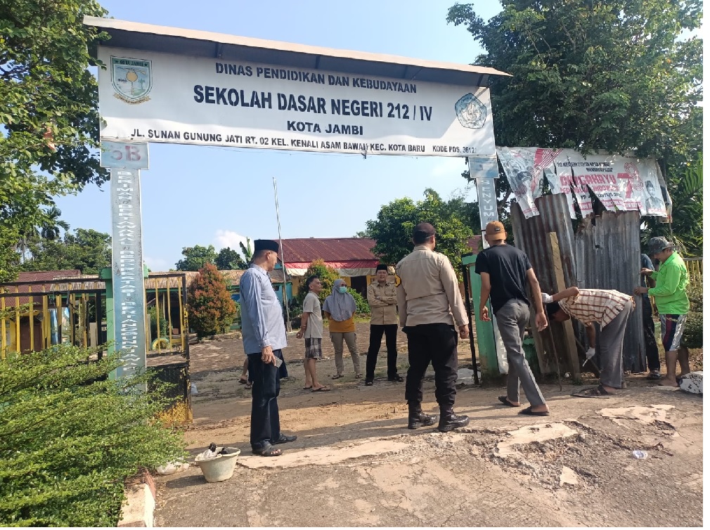 Segel Pagar SDN 212 Kota Jambi Akhirnya Dibuka, Keluarga Hermanto Sampaikan Maaf Pada Siswa dan Wali Murid 