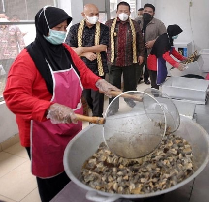 Produsen Keripik Kulit Ikan Rafins Snack Mendunia, Berkat KUR BRI dan Rajin Ikut Pameran