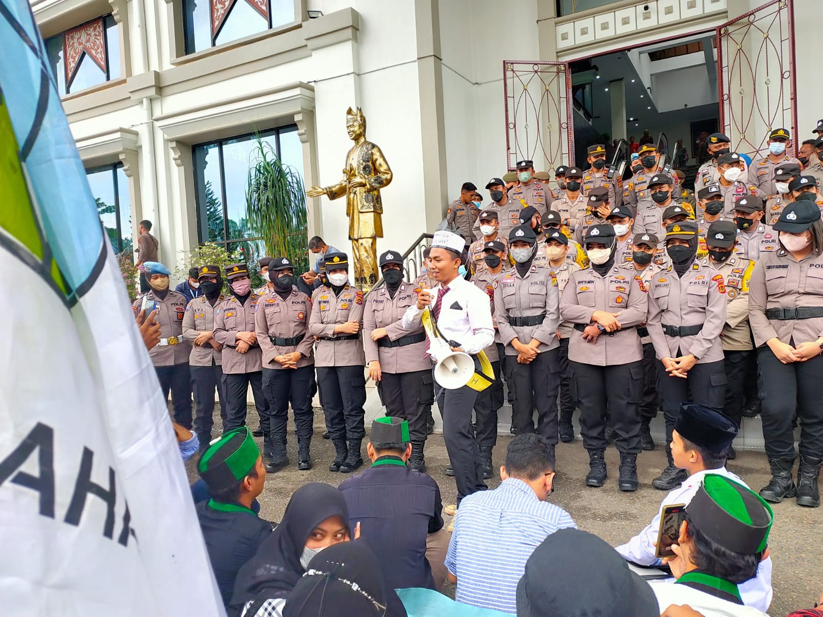 Ada Sosok The King Of Pengicuh di Unjuk Rasa Cipayung Plus di DPRD Provinsi Jambi, Sindir Siapa ?