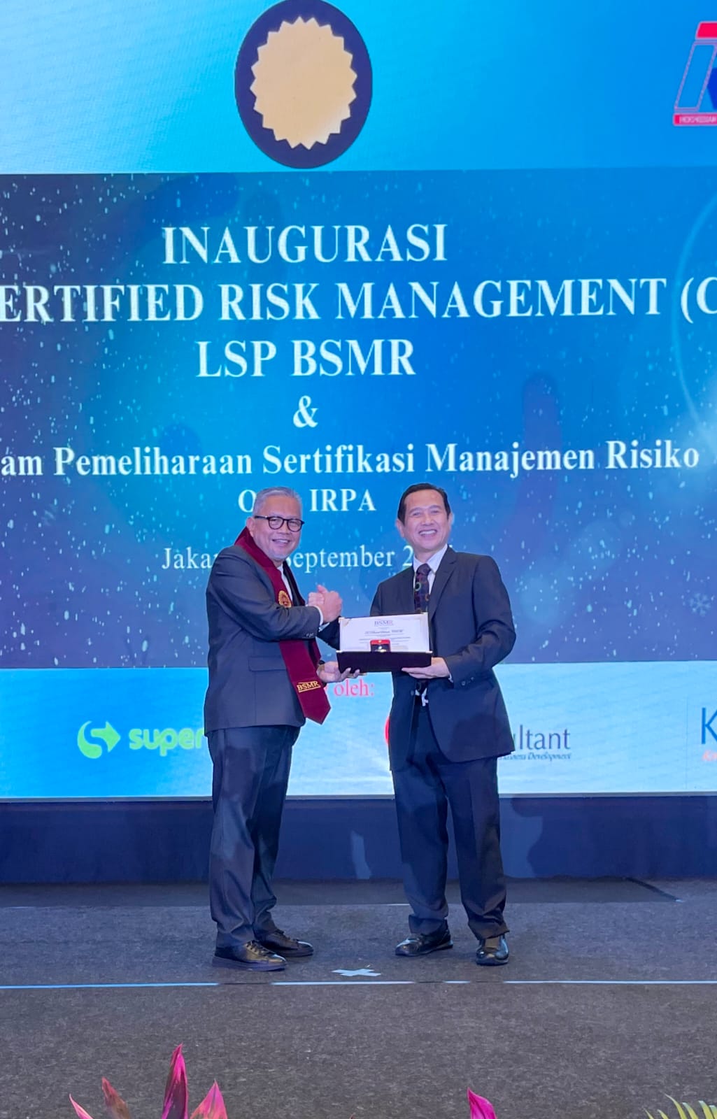 Direktur Utama & Direktur Treasury, Dana IT & Digital Bank Jambi Serta Dewan Komisaris Resmi Sandang Gelar CRM