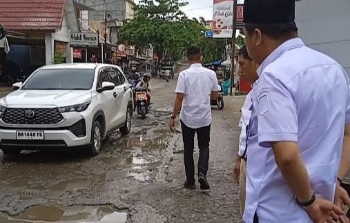 H Mukti Cek Jalan Rusak yang Jadi Keluhan Warga, Ada Tita Titik Dalam Kota Bangko yang Segera Diperbaiki