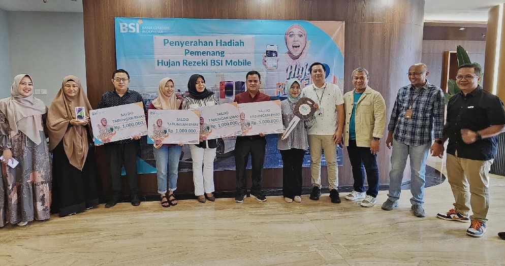 Penyerahan Hadiah Pemenang Hujan Rezeki BSI Mobile