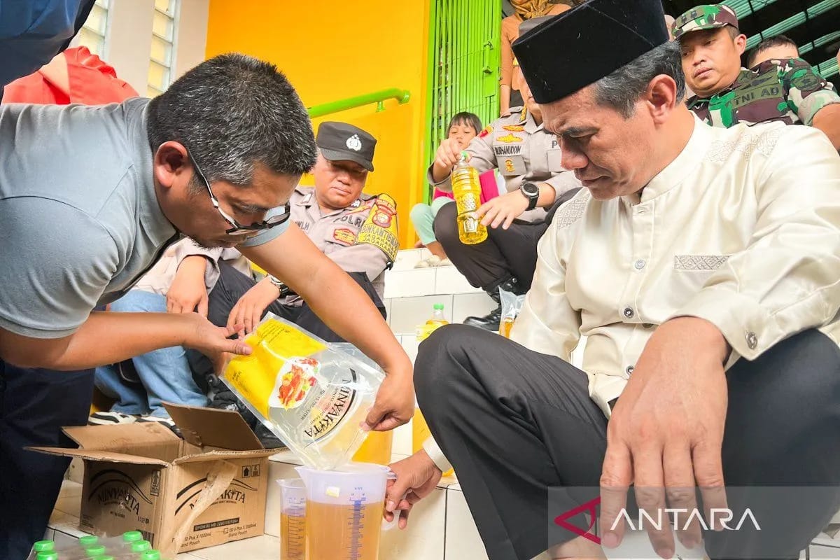 Mentan Temukan MinyaKita Tak Sesuai Takaran di Pasar Lenteng Agung