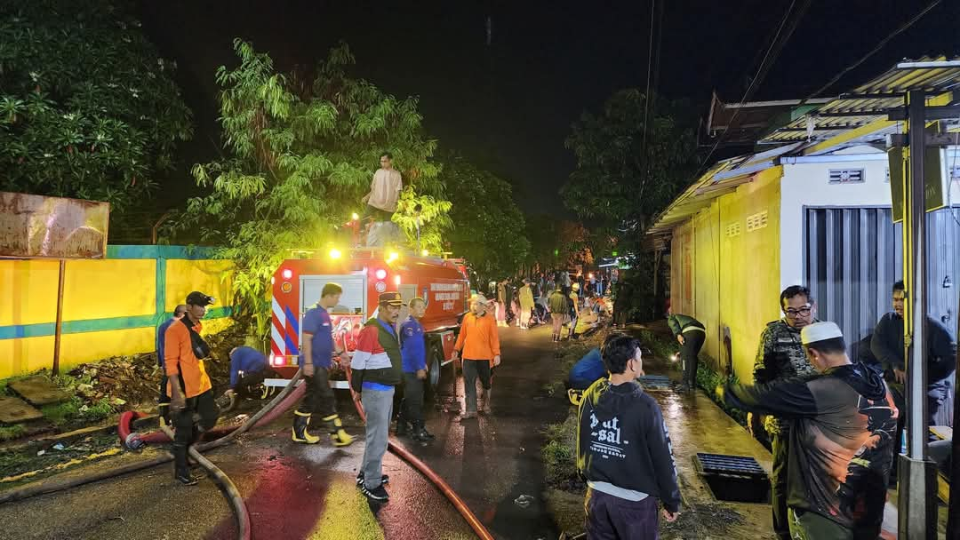 Bupati Anwar Sadat ‘Sidak’ Pembersihan Drainase di Sekitar Stadion Bhakti Karya