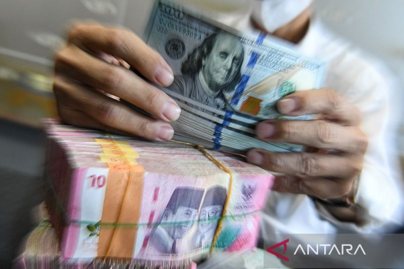 Rupiah Diprediksi Masih Melemah Karena Efek Perang Iran-Israel