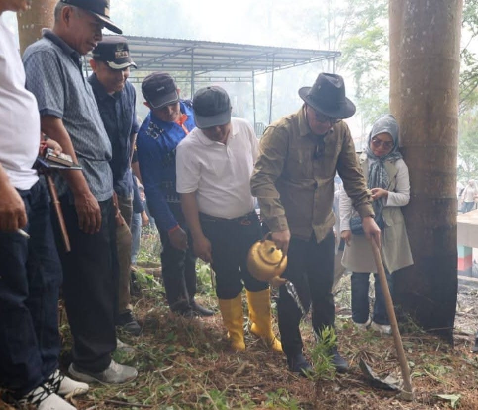 Lama Terbengkalai, Wako Alfin Goro Aktifkan Kembali Taman Bunga 