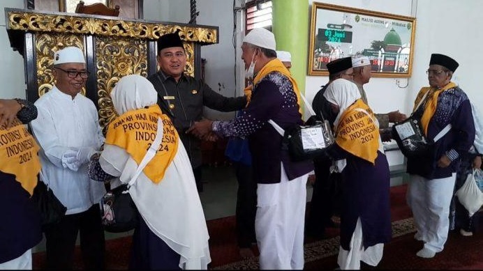 H. Mashuri Lepas Ratusan Calon Jemaah Haji Bungo