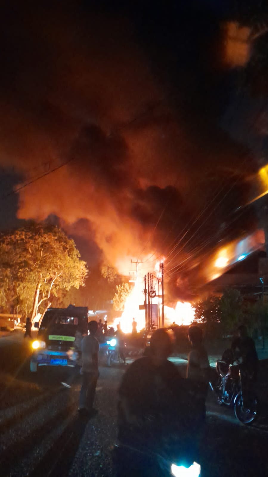 Ledakan Gardu Listrik Jadi Pemicu Kebakaran Ruko di Mayang