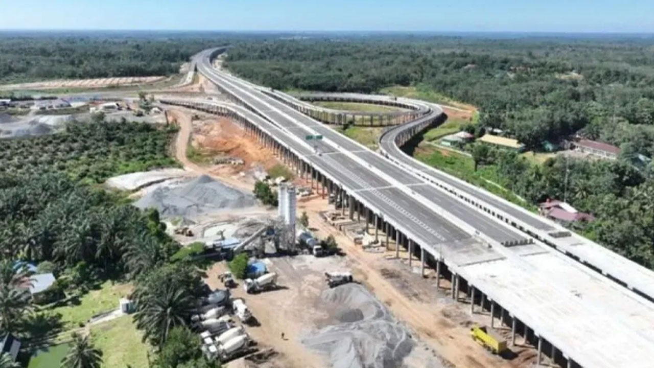Pemasangan Balok Jembatan, Tol Palembang-Betung Buka Tutup