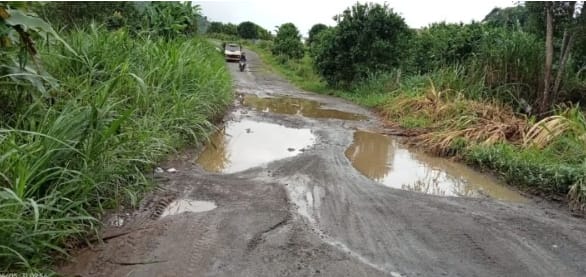 Jalan Kabupaten di 5 Desa Kerinci Rusak Parah, Warga Kritik 3 Dewan Dapil 5