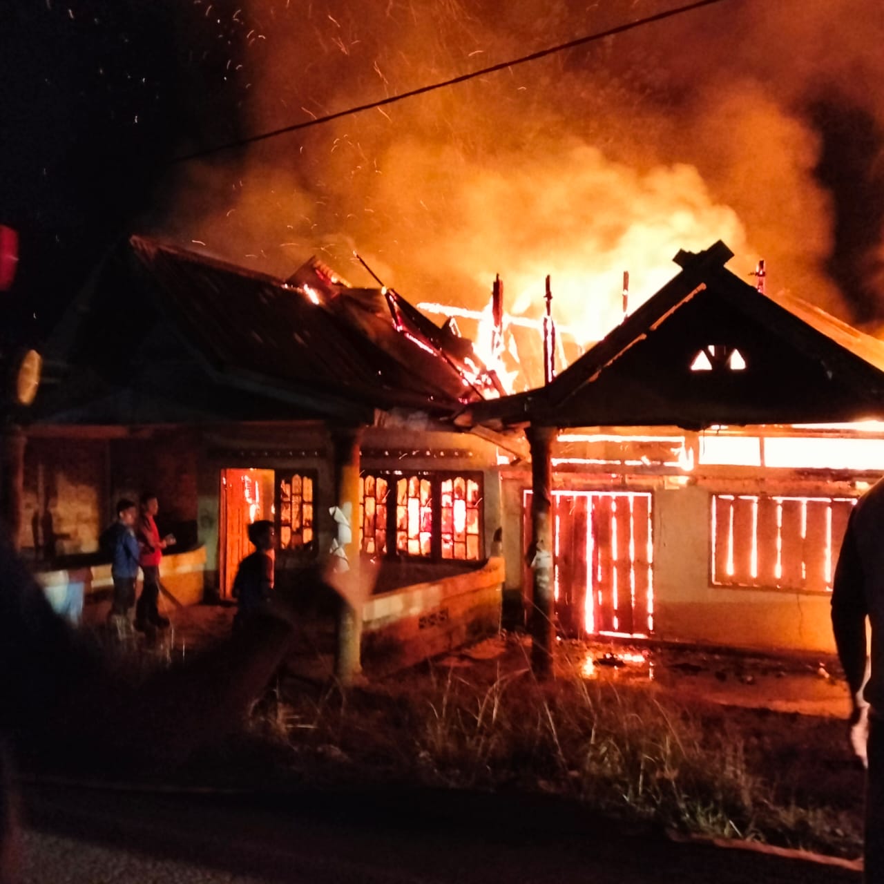 Dua Rumah di Tebing Tinggi Bungo Ludes Terbakar