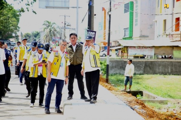 Tinjau Progres Preservasi Jalintim Sumatera, Menteri Basuki: Perhatikan Kualitas