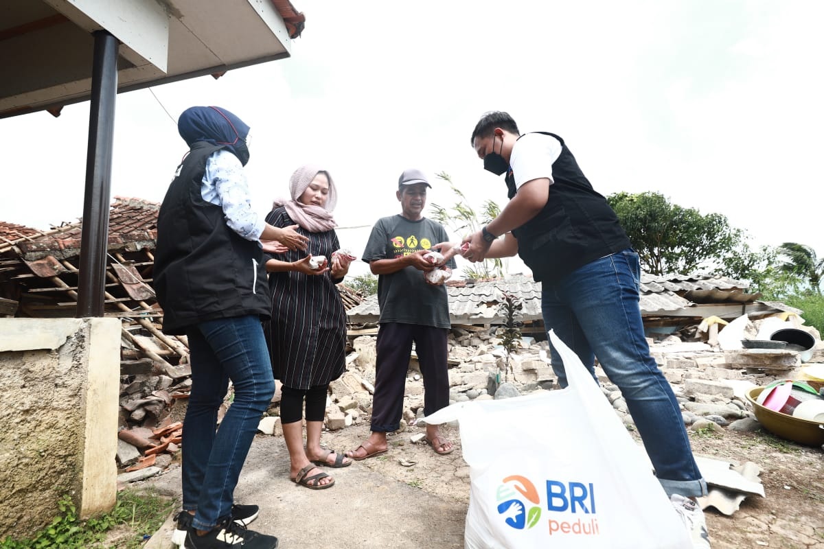 BRI Salurkan Bantuan BRI Peduli Untuk Korban Gempa Cianjur