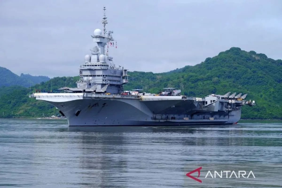 Kapal Induk Prancis Bersandar di Pelabuhan Gili Mas Lombok Barat